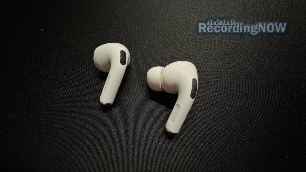 blog-img-1720887639766 Close up of Apple AirPod 4th gen vs Pro 2nd gen earbuds