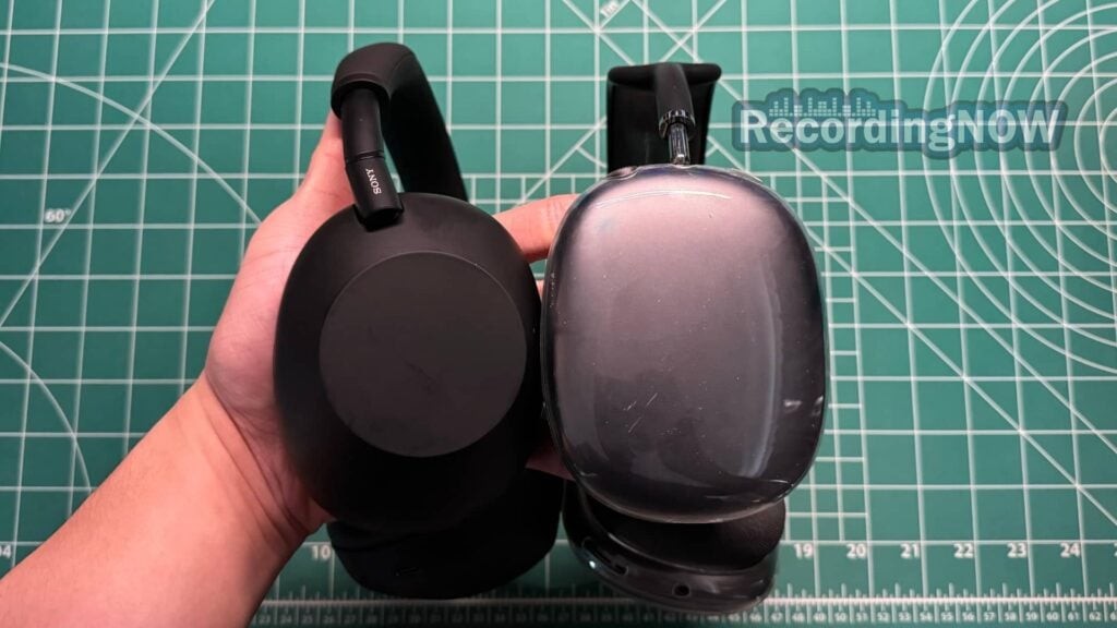 blog-img-1709332696242 Holding Sony WH-1000XM6 vs Apple AirPods Max in hand