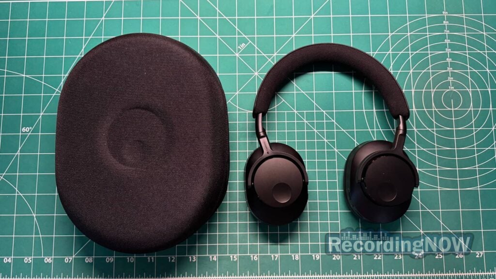 blog-img-1693070783735 Cambridge Audio Melomania P100 headphones next to included hardshell case