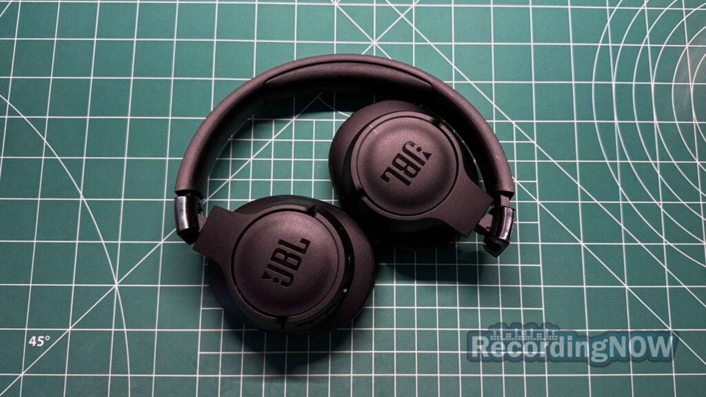 JBL Tune 720BT folded and collapsed