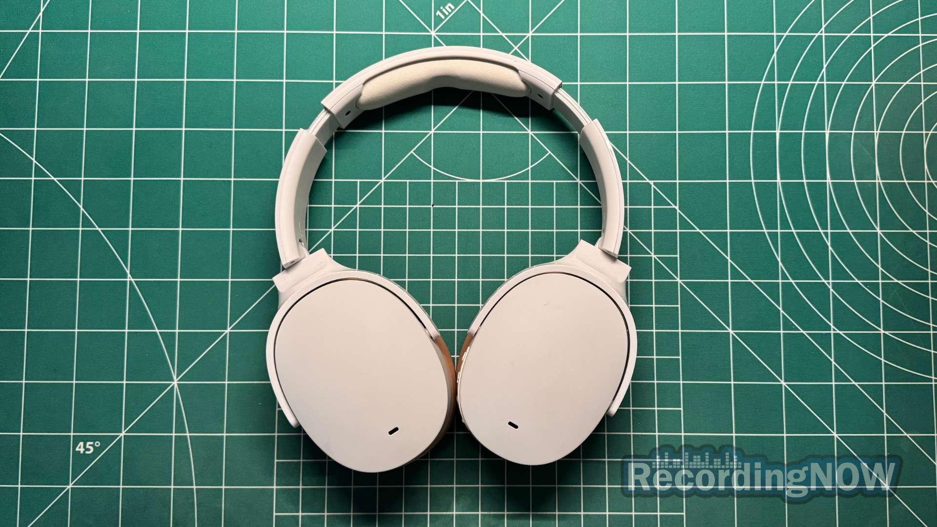 Skullcandy Hesh ANC headphones in white