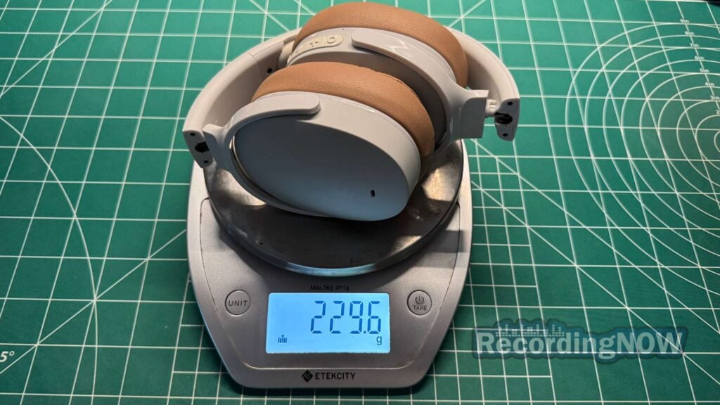 blog-img-1693070240787 Skullcandy Hesh ANC weight of 229.6 grams on scale