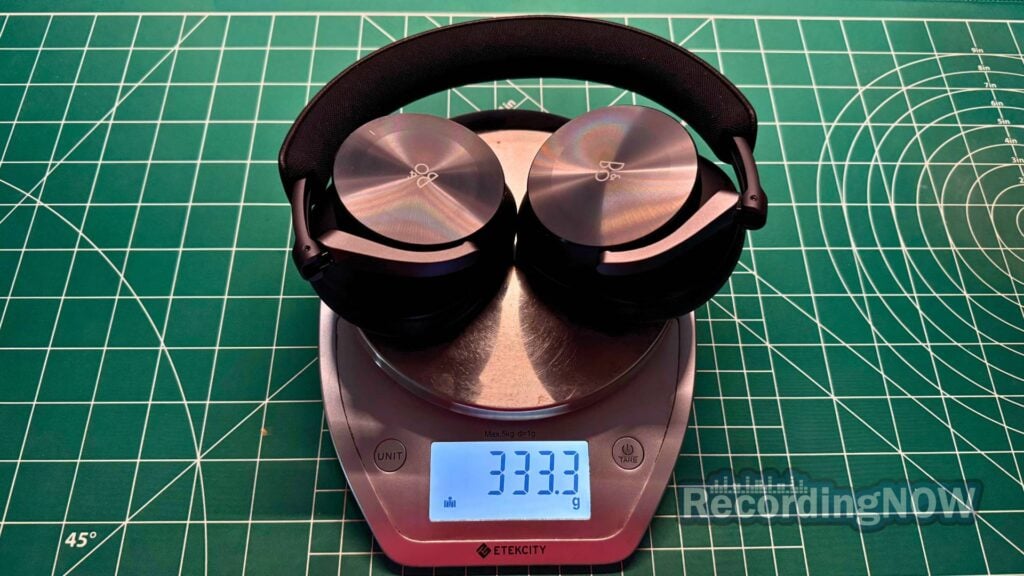 blog-img-1693070240787 Focal Bathys weight of 333.3 grams on scale