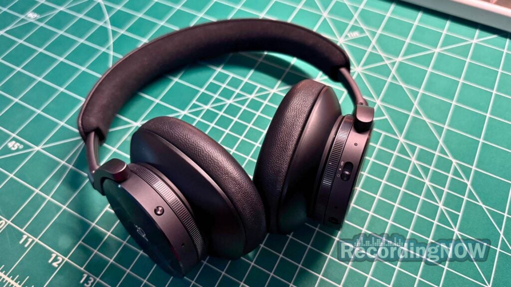 Buttons and controls of Bang & Olufsen Beoplay H95 up close