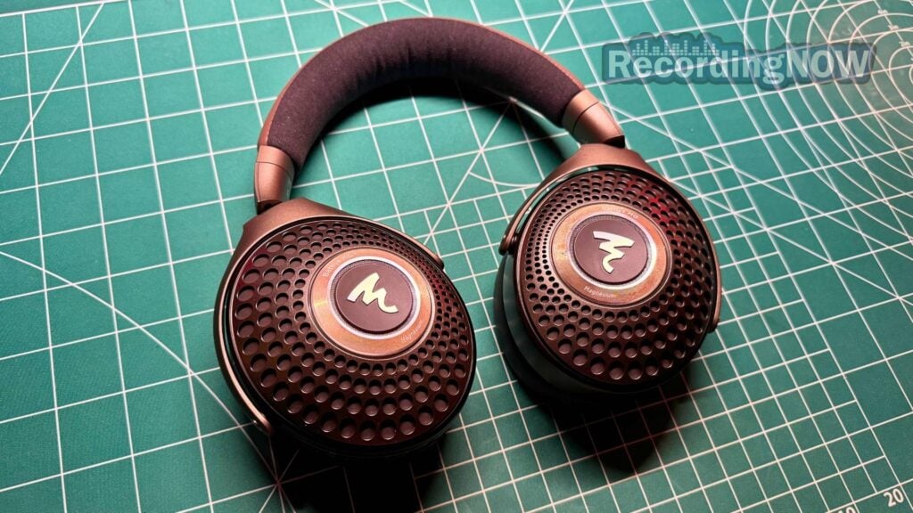 Focal Bathys MG on desk