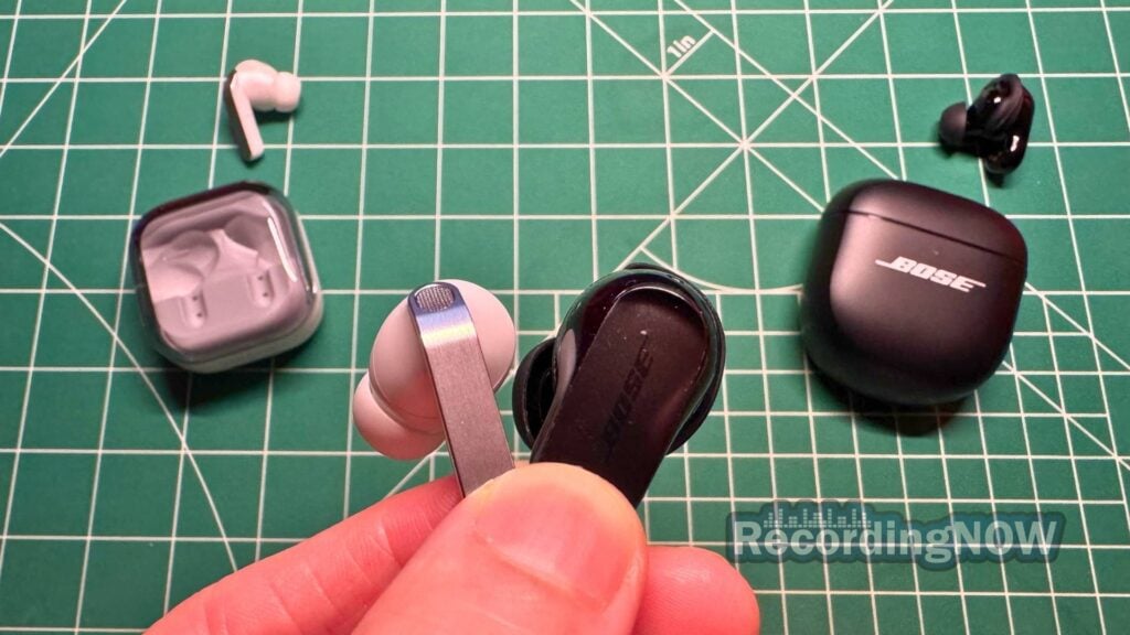 blog-img-1693067280109 Holding Samsung Galaxy Buds 4 Pro vs Bose QuietComfort Ultra Earbuds 2nd Generation in hand