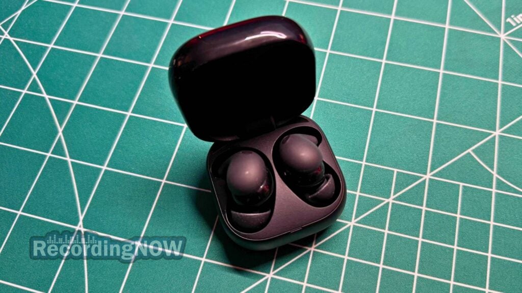 blog-img-1693070783735 Sony Linkbuds Fit earbudsinside charging case