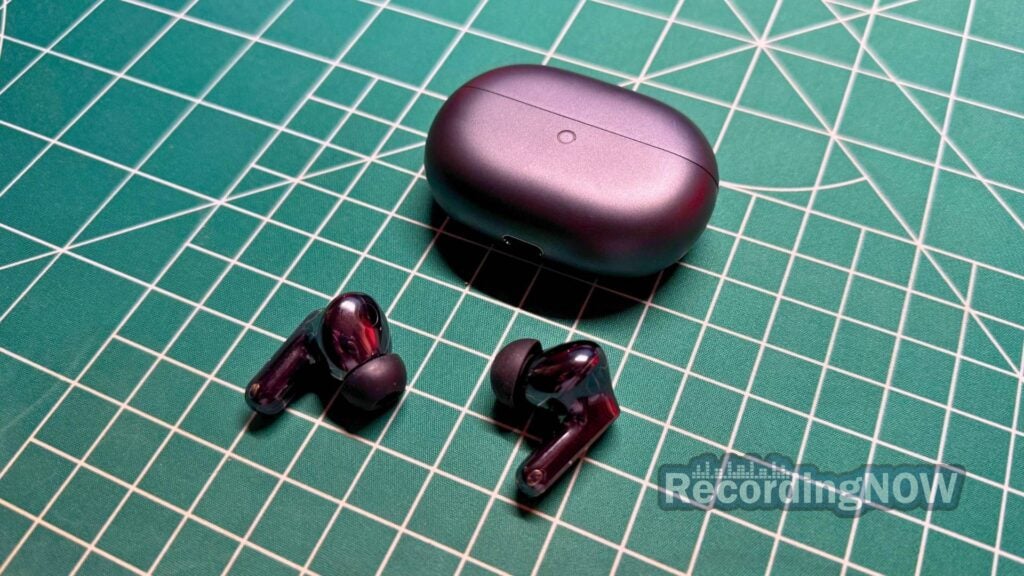 Close up of HUAWEI FreeBuds Pro 5 earbuds next to charging case