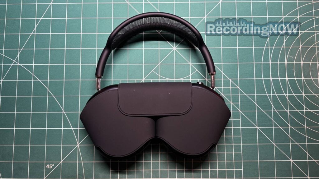 blog-img-1708911919221 Apple AirPods Max 2 inside Smart Case