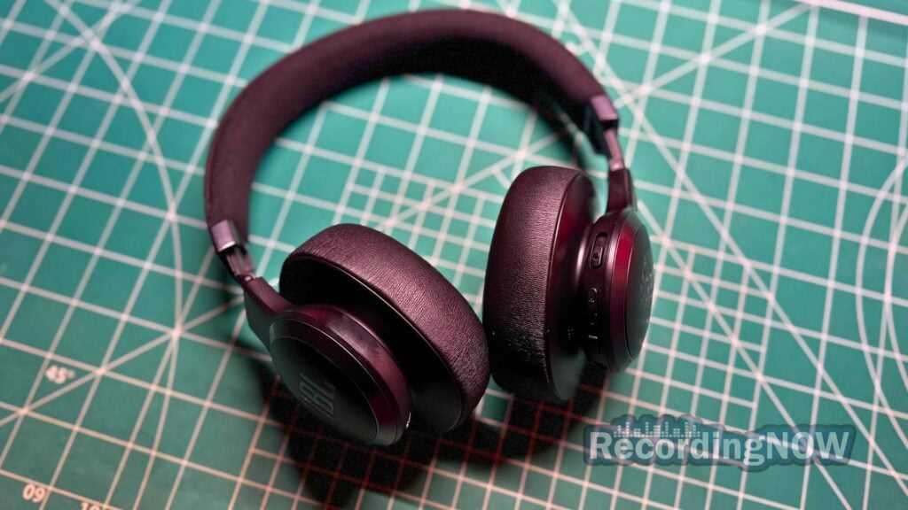 JBL Live 770NC buttons and controls