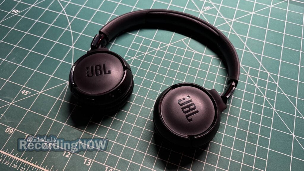 blog-img-1693067280109 JBL Tune 520BT on-ear wireless headphones on desk