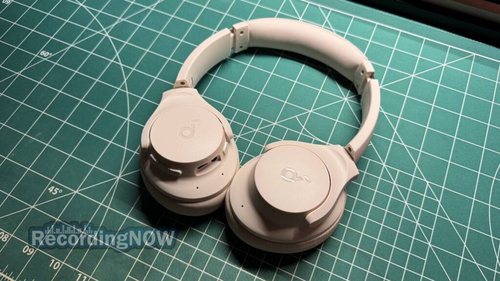 Anker Soundcore Q20i on desk