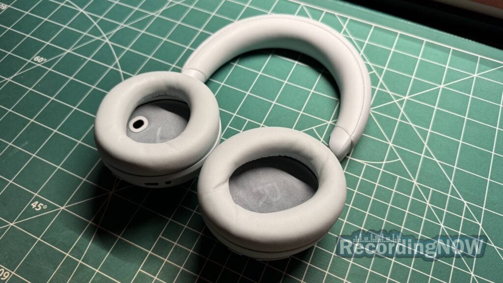 blog-img-1693070240787 Anker Soundcore Space 2 earpad cushions, headband, and inside the earcups