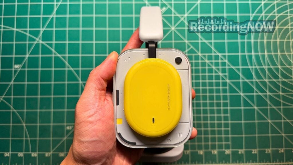 Holding Nothing Headphone (a) in hand