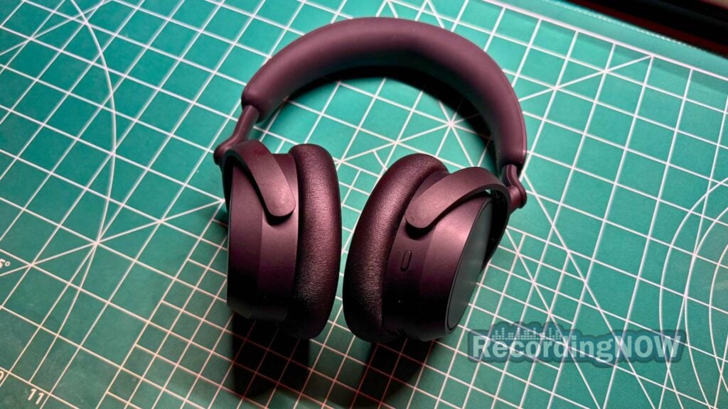 Sennheiser Accentum Plus buttons and controls