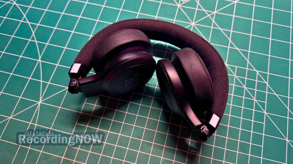 blog-img-1693070783735 JBL Live 670NC wireless noise cancelling headphones in folded position