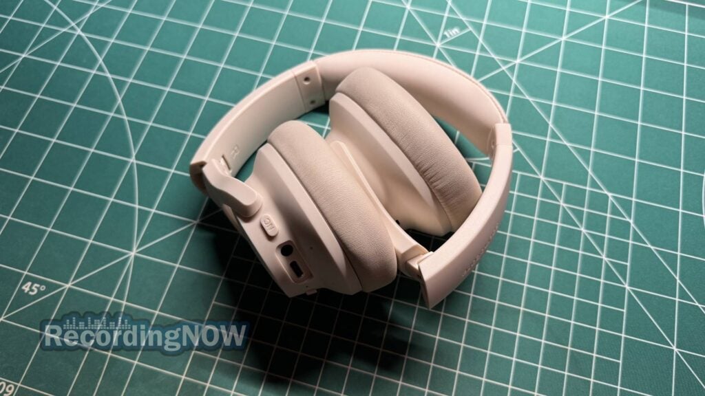 Anker Soundcore Q20i in folded position