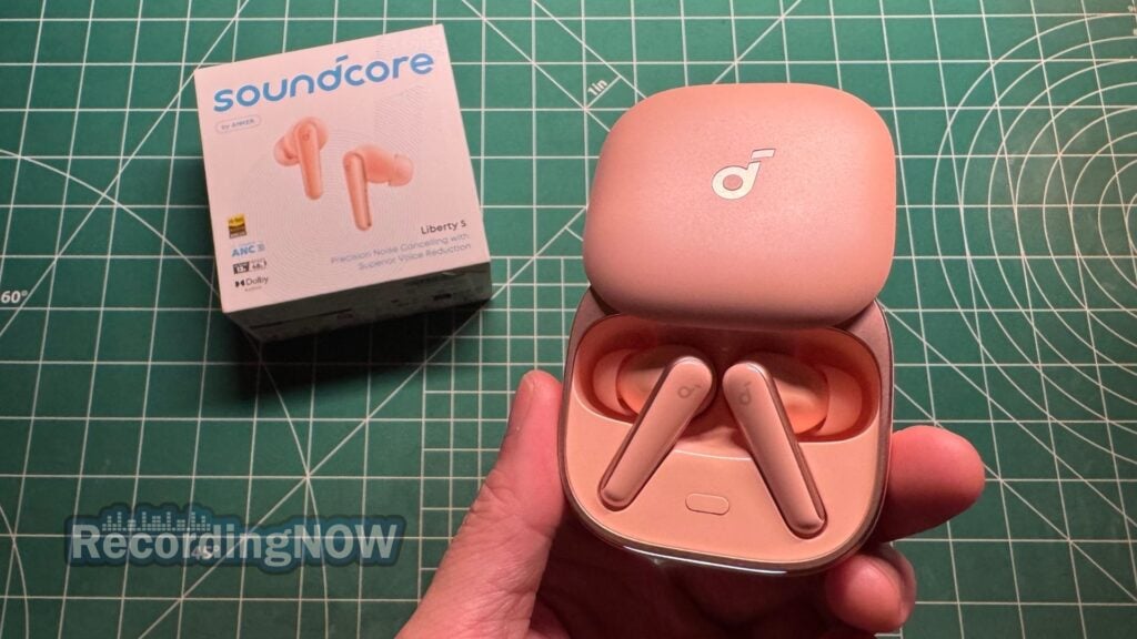 blog-img-1693070240787 Holding Soundcore Liberty 5 inside charging case