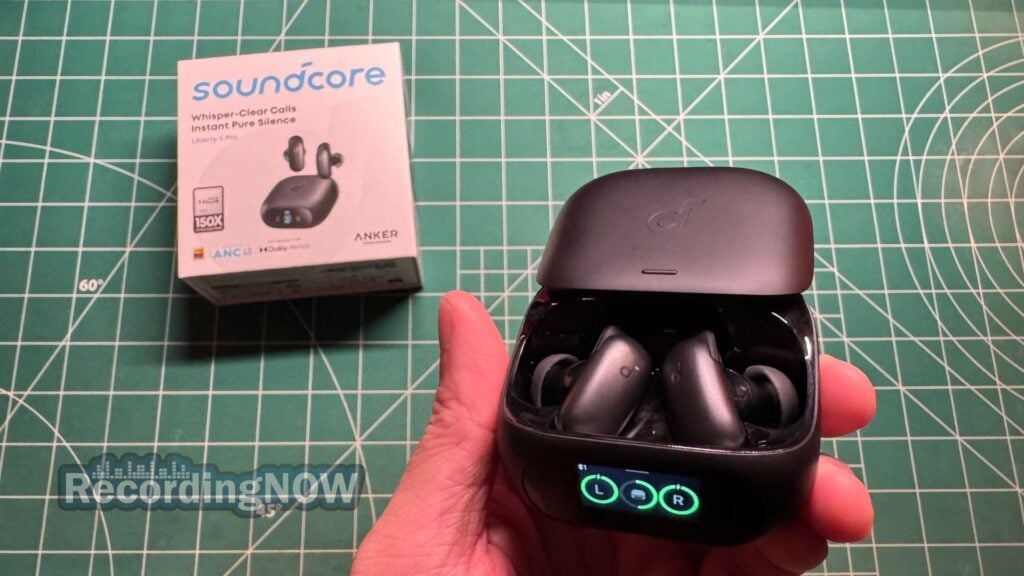 blog-img-1693070240787 Holding Soundcore Liberty 5 Pro inside charging case