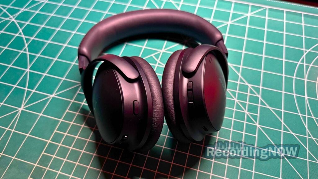 Close up of Bose QuietComfort 2nd Gen headphones buttons and controls