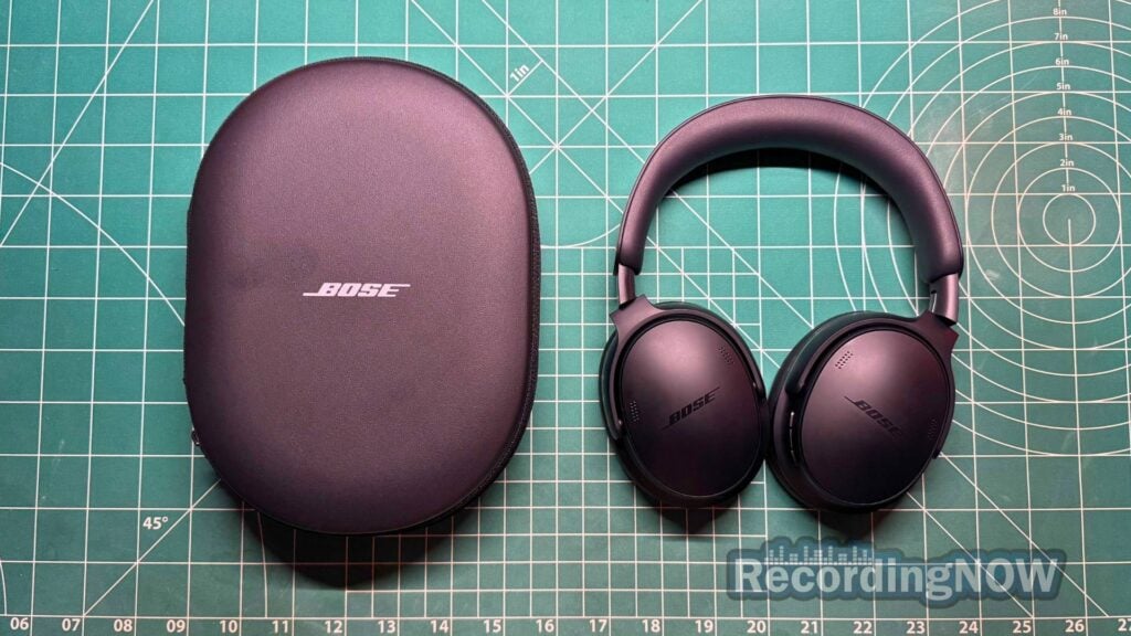 blog-img-1708911919221 Bose QuietComfort 2nd Gen headphones next to included premium hardshell case