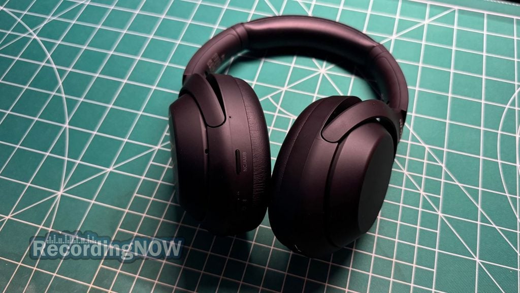Sony WH-1000XM4C buttons and touch controls