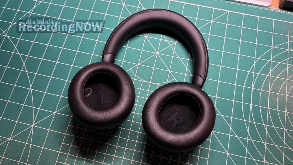blog-img-1693070240787 Anker Soundcore Space 2 Pro earpad cushions, headband, and inside the earcups