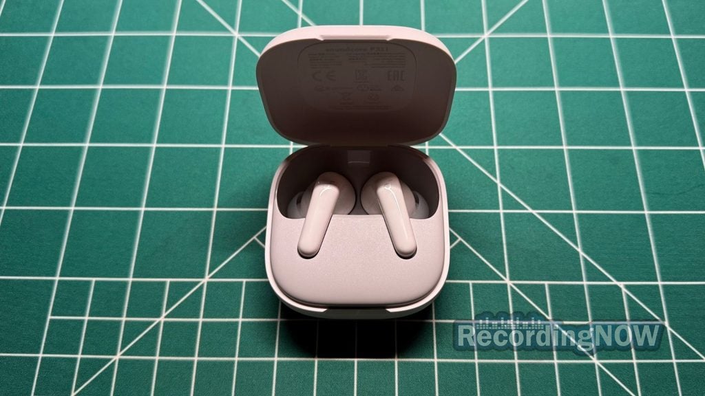 Soundcore P31i inside charging case