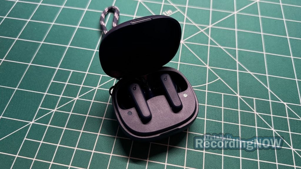 Soundcore P20i inside charging case