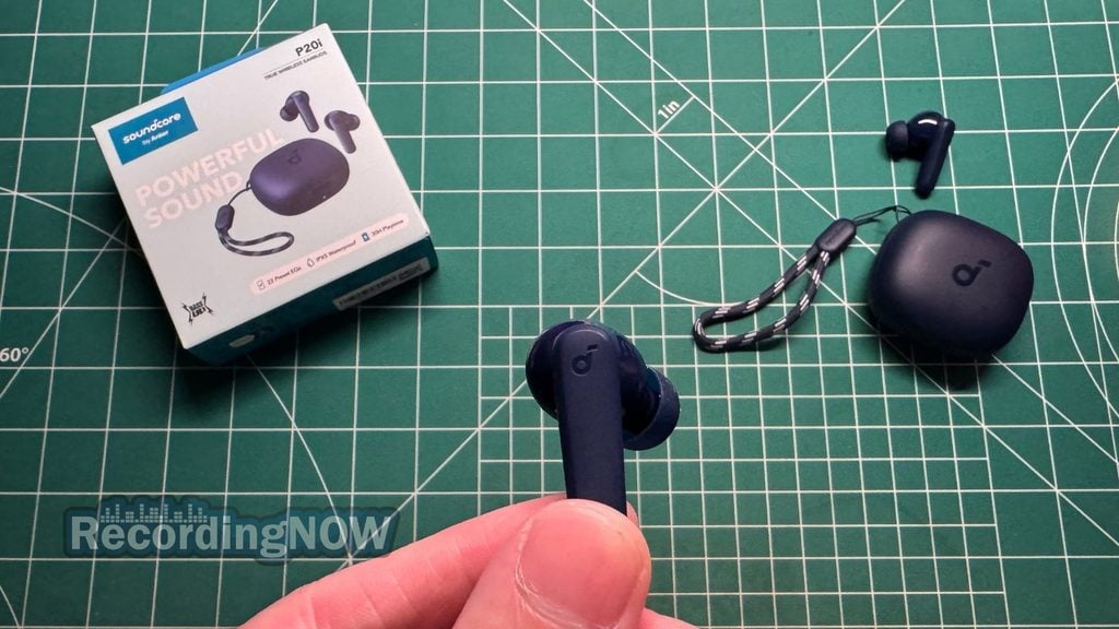 blog-img-1693067280109 Holding Anker Soundcore P20i wireless earbud in hand
