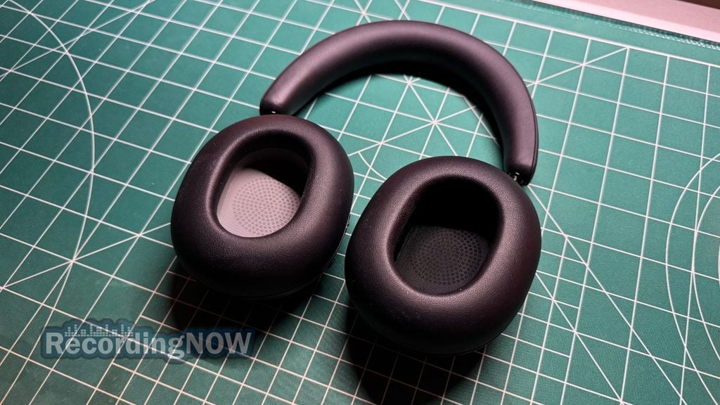 Close up of Sonos Ace Ultra earpad cushions and headband